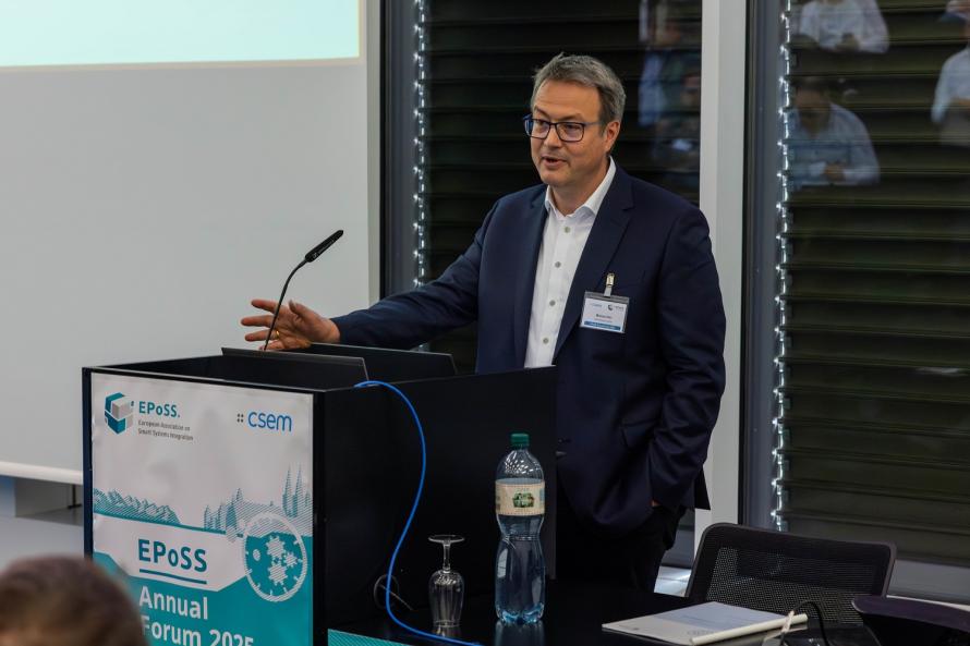 Chiarman Dr. Markus Ulm speaks to the audience 